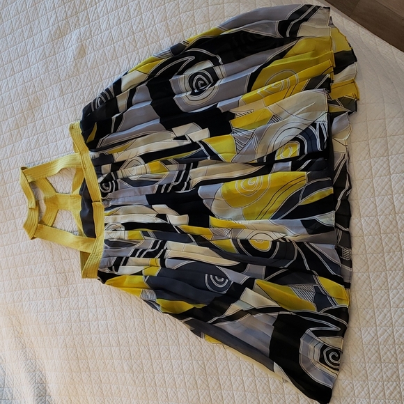 Signette geometrical trapeze dress, Size 4, Yellow, grey, black pattern - Picture 4 of 4